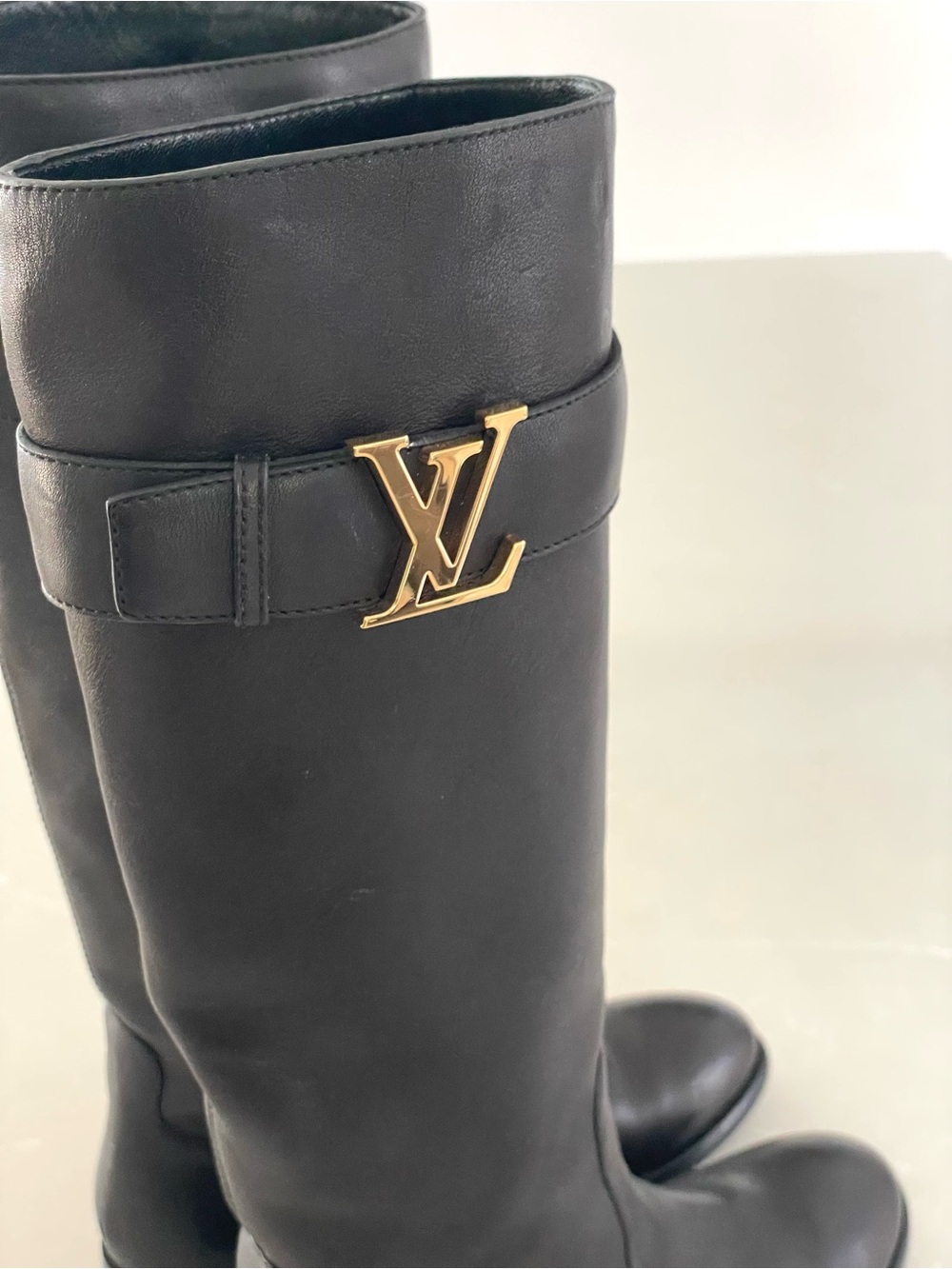 Louis Vuitton Héritage Riding Boots Black Leather LV Initiales Buckle - Picture 3 of 10